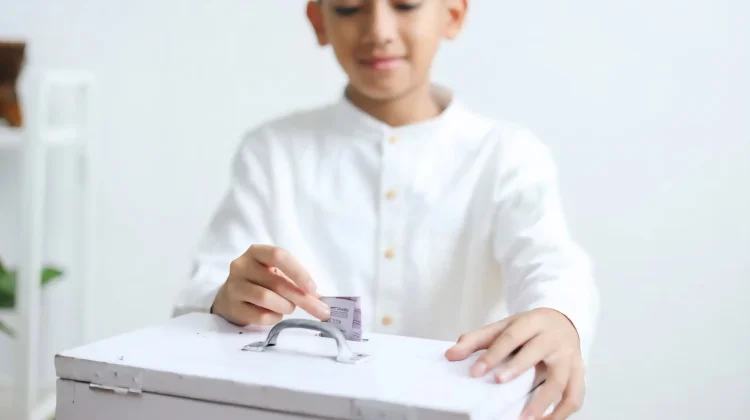 Kebiasaan Berinfak jadi Salah Satu Bentuk Ketakwaan