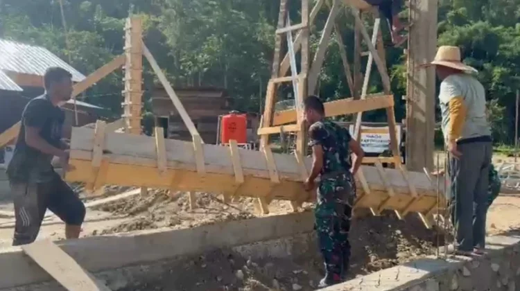 Guyub, TNI Bantu Masyarakat Aceh Bangun Masjid Pascabencana