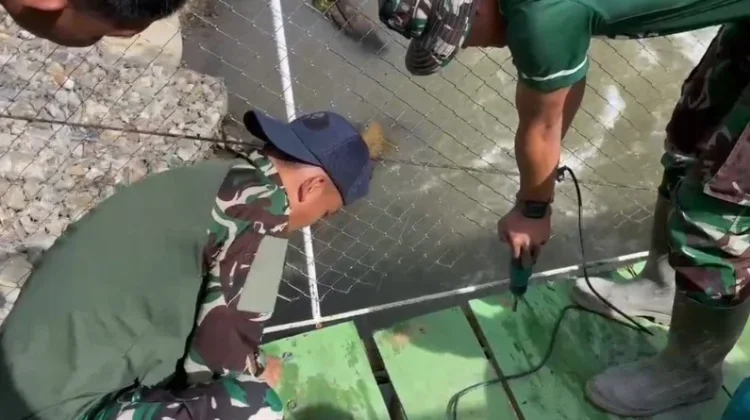Warga dan TNI Gotong Royong Percepat Pembangunan Jembatan Gantung di Aceh