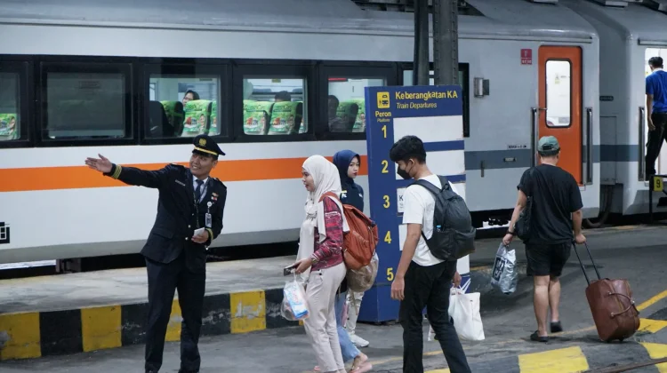 Pemerintah Minta Petugas Bandara-Stasiun Kereta Maksimal Layani Pemudik