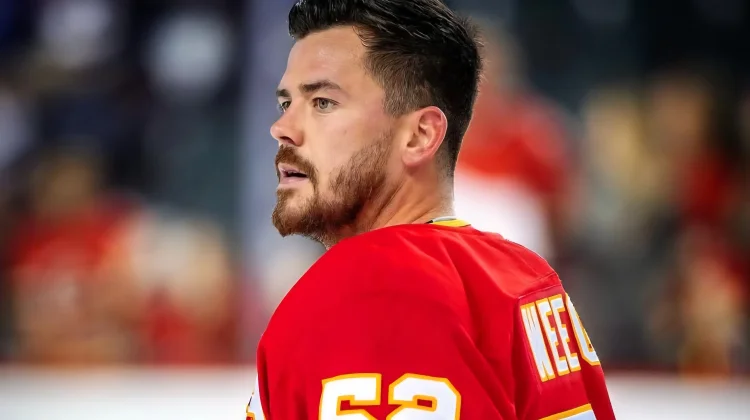 Mackenzie Weegar Resmi Gabung Skuad Utah Mammoth