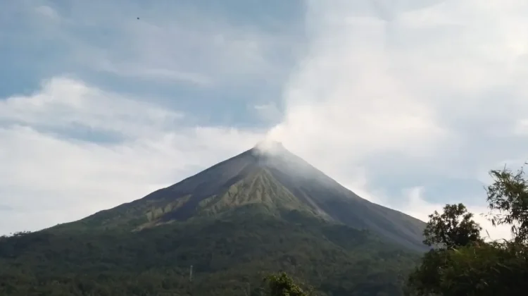 Aktivitas Gunung Karangetang Meningkat, Tercatat 790 Gempa Embusan