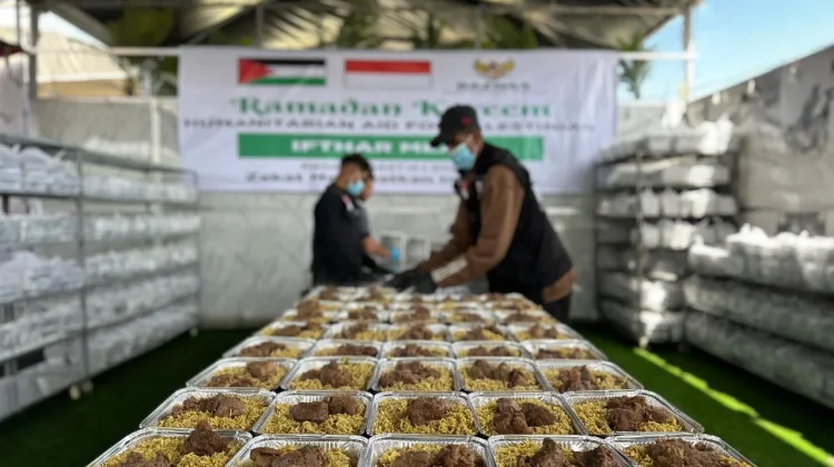 Baznas Distribusikan Ribuan Porsi Makanan Siap Saji Warga Palestina