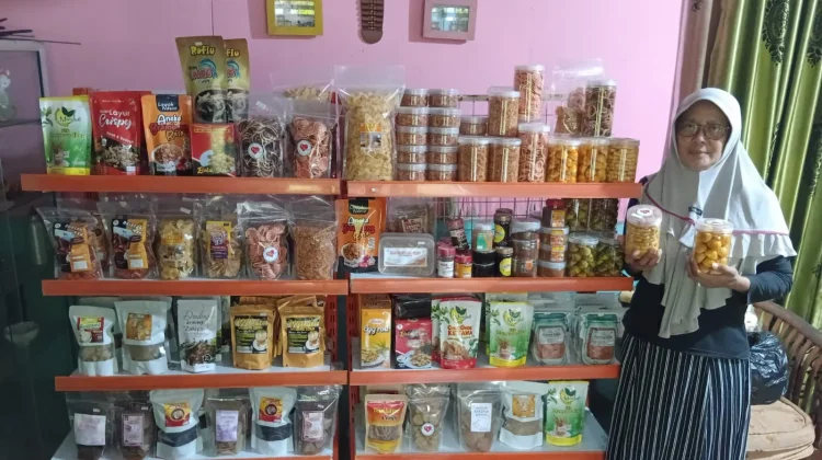 Usaha Kue Kering UMKM Binaan BAZNAS Raup Omzet Rp16 Juta