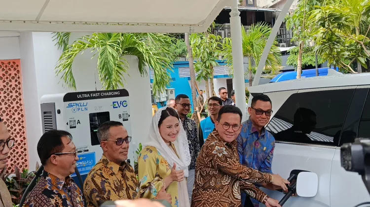 Dorong Penggunaan Kendaraan Listrik, Kemendag Resmikan Tiga SPKLU