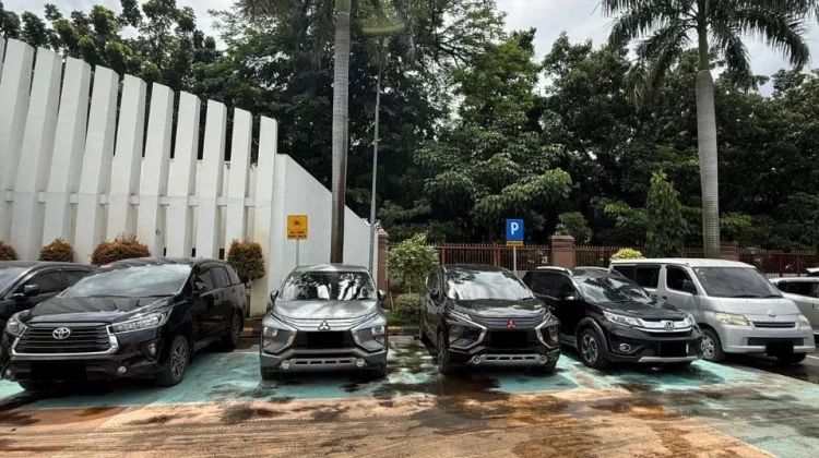 KPK Sita Lima Mobil Operasional Tersangka Kasus Bea Cukai