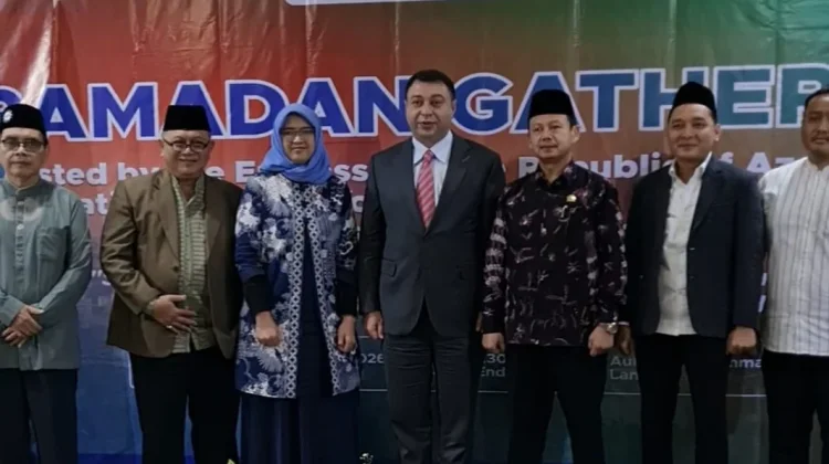 Beni Pramula Serahkan 4 Buku Dakwah ke Cucu Pendiri Gontor dan Dubes