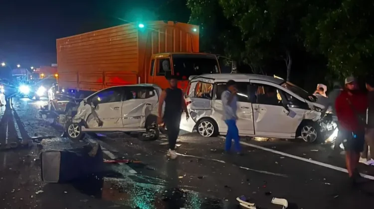 Kronologi Tabrakan 10 Kendaraan Beruntun di Tol Cipularang