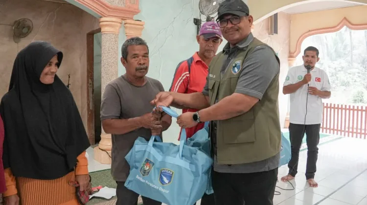 Korban Terdampak Bencana di Bireun Dapat Bantuan Peralatan Dapur
