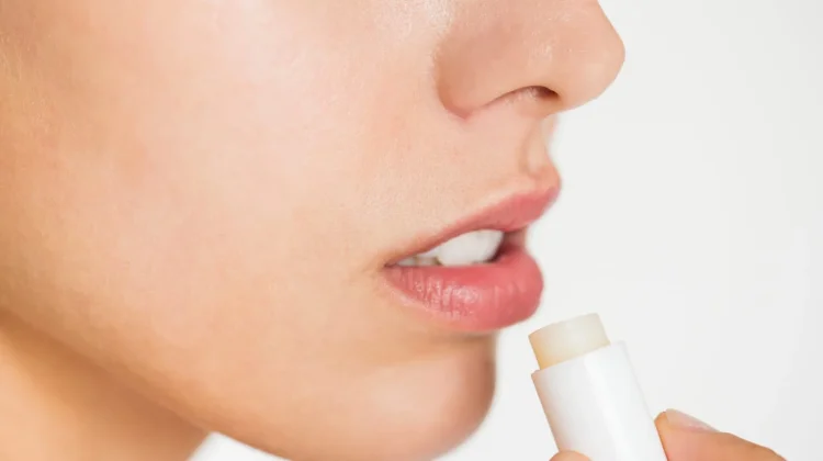 Penyebab Bibir Kering saat Puasa dan Cara Tepat Mengatasinya
