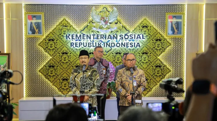 Kemensos Salurkan Bansos Adaptif Sumatra