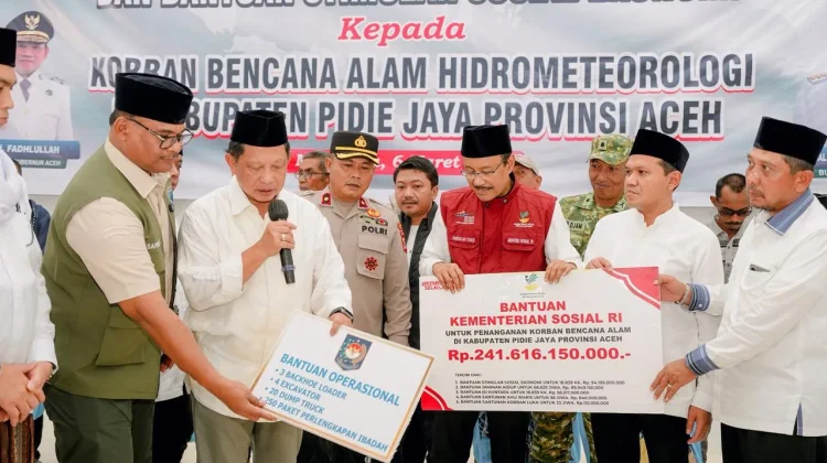 Mensos–Mendagri Salurkan Bantuan Banjir Pidie Jaya