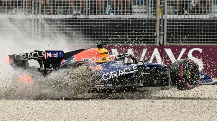 Alami Kecelakaan, Verstappen Tersingkir di Q1 Kualifikasi GP Australia