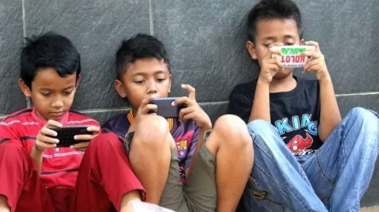 Mendikdasmen Dukung Pembatasan Media Sosial untuk Anak