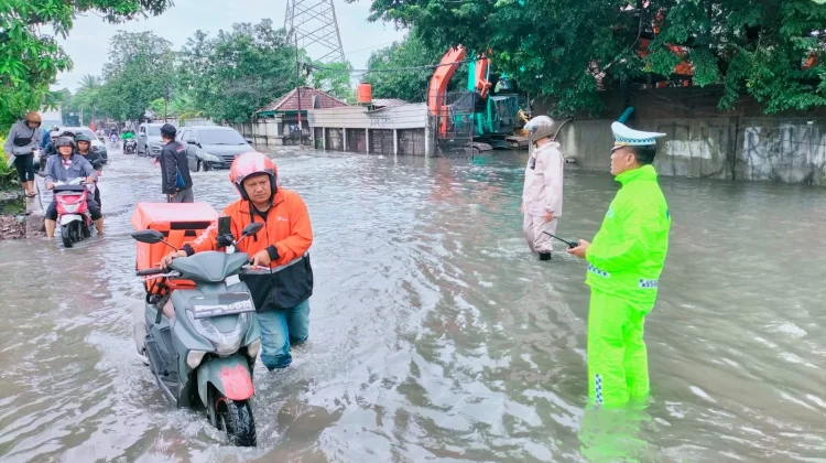 Banjir Jakarta Meluas, Ratusan RT dan Belasan Jalan Tergenang