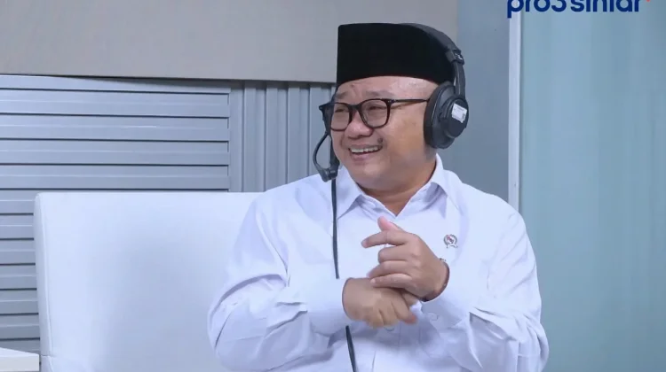 Mendikdasmen Ungkap Momen Tak Terlupakan Bertemu Penyiar Idolanya di RRI