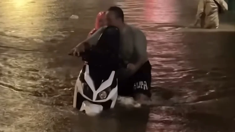 Perumahan Periuk Kota Tangerang Banjir sampai Lima Meter, 9.752 Jiwa Mengungsi