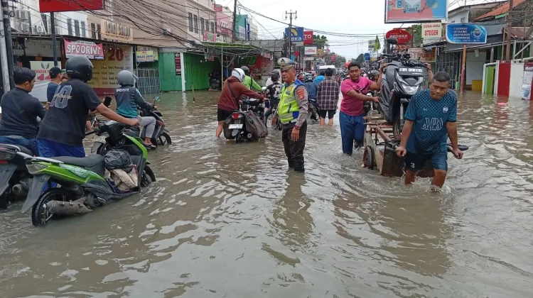 Selamatkan Harta dari Banjir, Remaja di Tangerang Meninggal