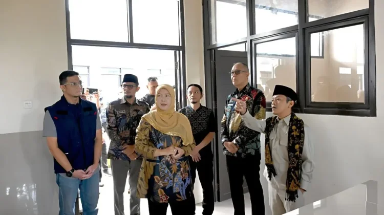 Revitalisasi Dipercepat, Wamendikdasmen Pastikan Sarpras Pembelajaran Semakin