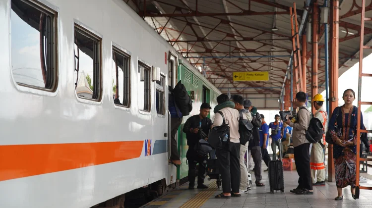 Tiket Lebaran Terjual 53 Persen dari Empat Juta Kursi