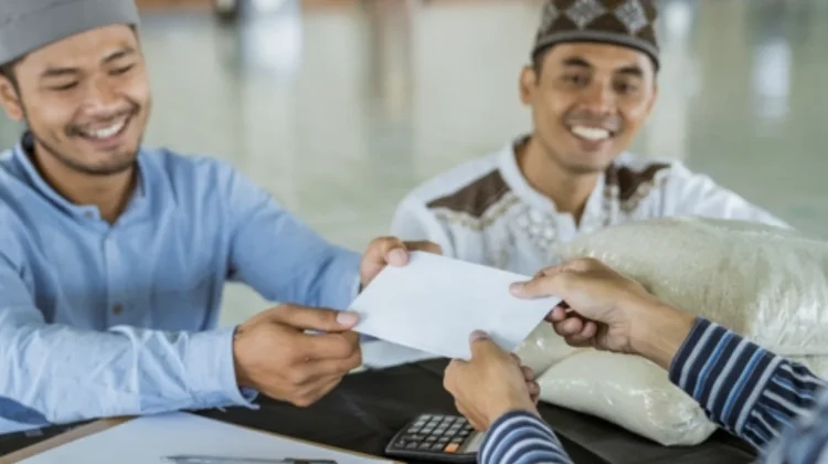 Umat Muslim Harus Tahu, Berikut Delapan Golongan Mustahik Penerima Zakat