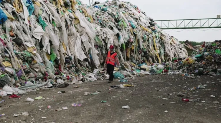 Simak Empat Fakta Longsoran Sampah di Bantargebang