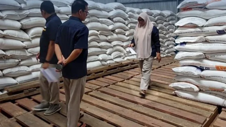 BULOG Sumbar Pastikan Stok Beras-Minyak Goreng jelang Hari Besar Keagamaan Aman