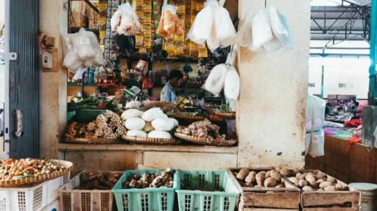 6 Trik Cerdas Belanja di Pasar Tradisional tanpa Takut Kurang Tunai