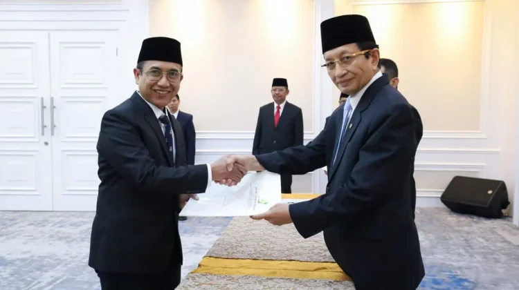 Menag RI Serahkan SK Presiden kepada Pengurus BAZNAS Periode 2026-2031