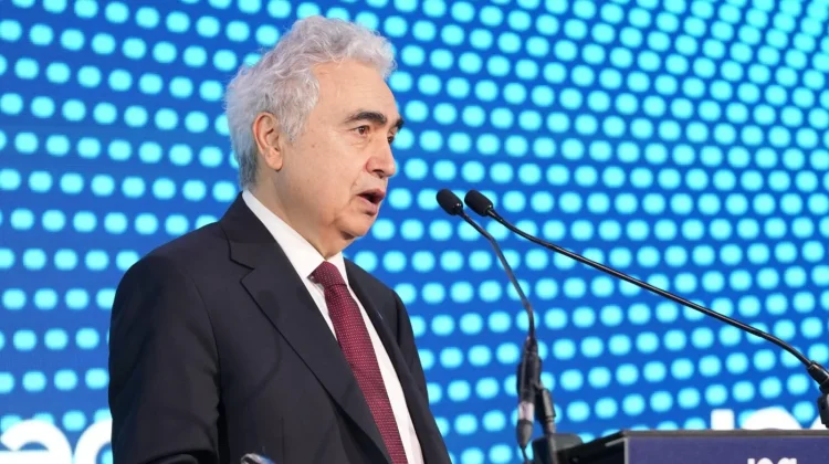 IEA Lepas Cadangan Minyak Terbesar, Redam Gejolak Harga Global