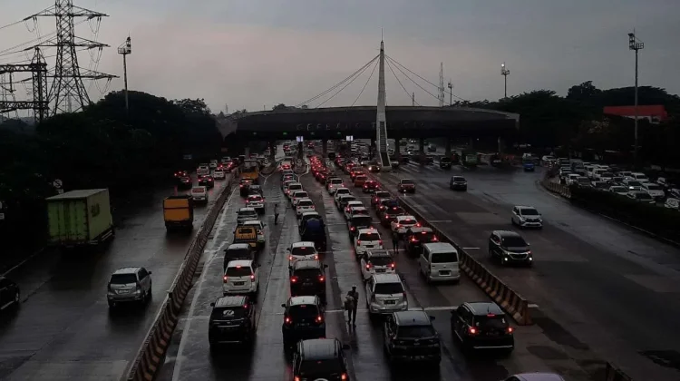 JMT Percepat Perbaikan Jalan Tol Jakarta-Merak