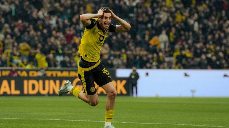 Bundesliga, Pemain Termuda Dortmund Cetak Sejarah saat Kalahkan Augsburg 2-0