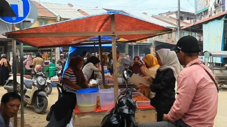Berburu Takjil, Aceh Tamiang Kian Ramai di Penghujung Ramadan