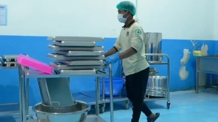 Ari dan Harapan Baru Penyandang Disabilitas di Dapur MBG