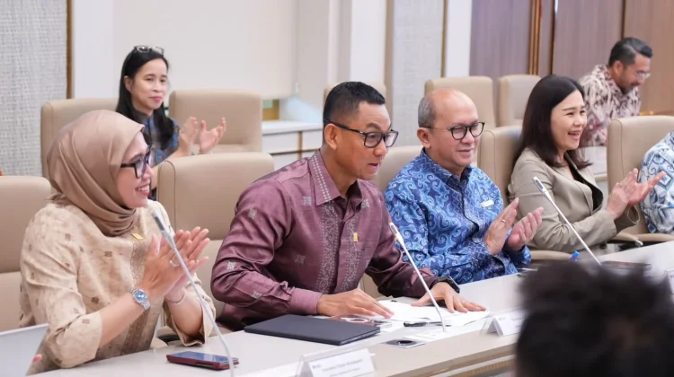 Berkah Ramadan, Danantara Inisiasi Hibah PLTS Sumenep Layani 2.000 KK