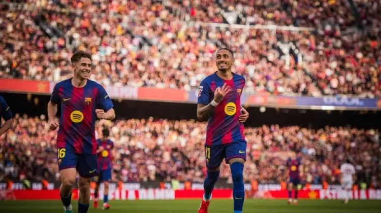 Barcelona Menang Telak 5-2 atas Sevilla, Rapinha Cetak Hatrick