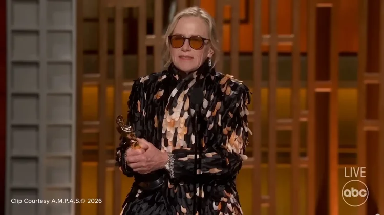 Amy Madigan Raih Oscar Pertama lewat Film Horor 'Weapons'