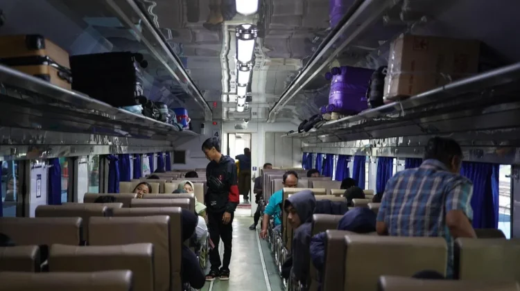 Penjualan Tiket Mudik Kereta Api Lebaran Capai 3,25 Juta Kursi