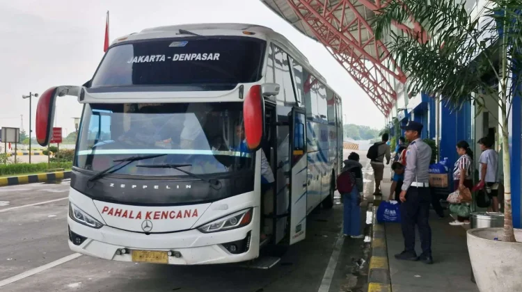 Terminal Pulo Gebang Catat Puncak Mudik Bus, Fasilitas Ditingkatkan