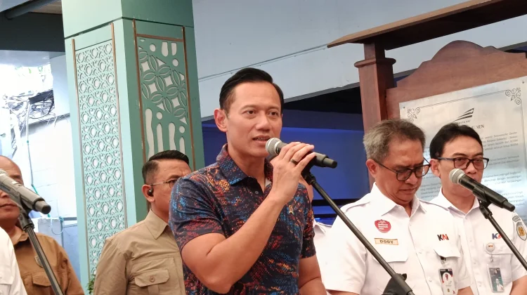 Menko AHY: Jumlah Pemudik Naik, Stasiun Pasar Senen Alami Lonjakan