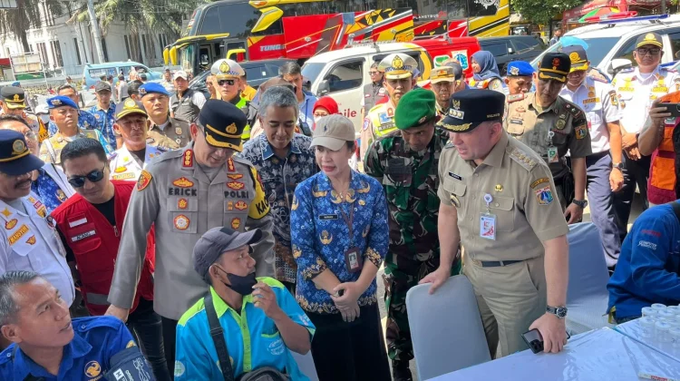 Cegah Kecelakaan saat Mudik, Sopir Bus AKAP di Tanjung Priok Jalani Tes Urine