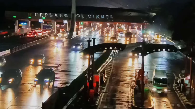 Sekitar 3,5 Juta Kendaraan Lintasi Tol Tangerang-Merak Tinggalkan Jabodetabek