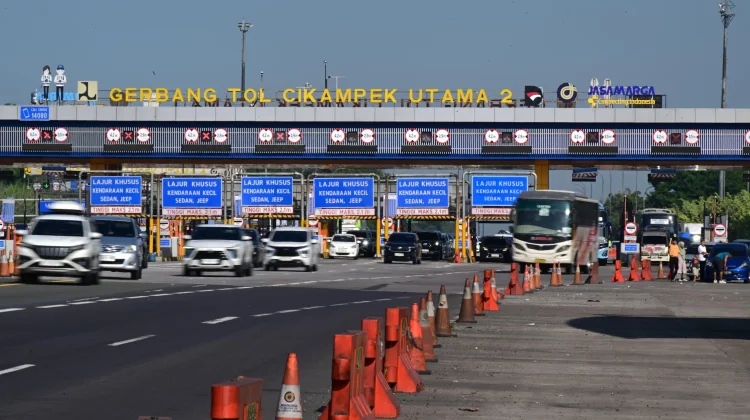 Menhub Pastikan One Way Lokal Efektif Kendalikan Arus Mudik Lebaran 2026