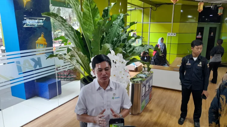 Wamenkes Tinjau Posko Kesehatan Stasiun Gambir, Minta Waspadai Gejala Campak
