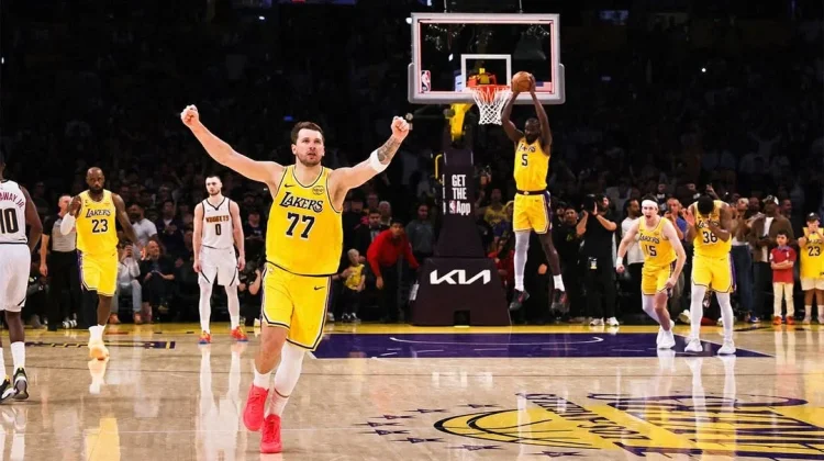 Dončić Bersinar, Lakers Bungkam Rockets 124-116 di Toyota Center