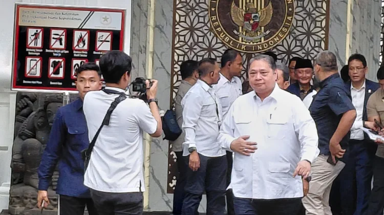 Airlangga: WFH  Hemat 1/5 Penggunaan BBM Sehari-hari