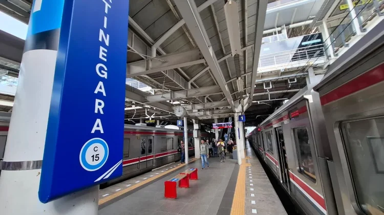 Stasiun Jatinegara Menjadi Simpul Strategis Kereta Api Masa Lebaran