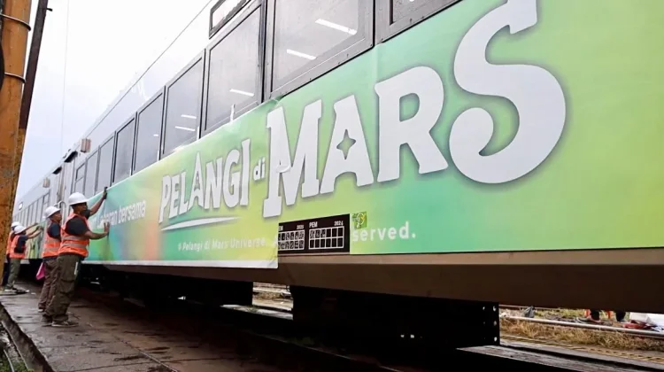 Kolaborasi KAI dan Kemenekraf, Kereta Bertema “Pelangi di Mars” Ramaikan Mudik