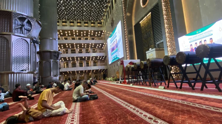 Ratusan Masyarakat Padati Masjid Istiqlal untuk Menyaksikan Gema Takbir