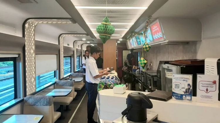 KAI Services Percantik Kereta Makan Sambut Momen Lebaran 2026